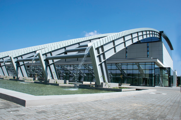 ELI-NP Nuclear Physics Facility (Magurele, Rumunsko) https://www.eli-np.ro/